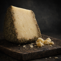 Queso de oveja añejo al romero