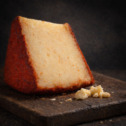 Queso de oveja añejo al pimentón